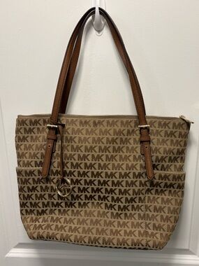 Michael Kors Jet Set Travel Medium Top Zip Tote - Signature Brown. NWOT.